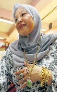beli emas guna duit kutu