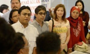 geneva emas pelabur bunuh diri