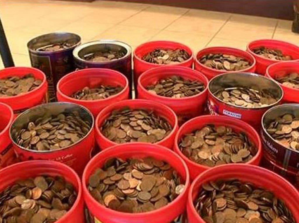 Warga emas simpan 226kg syiling di bank